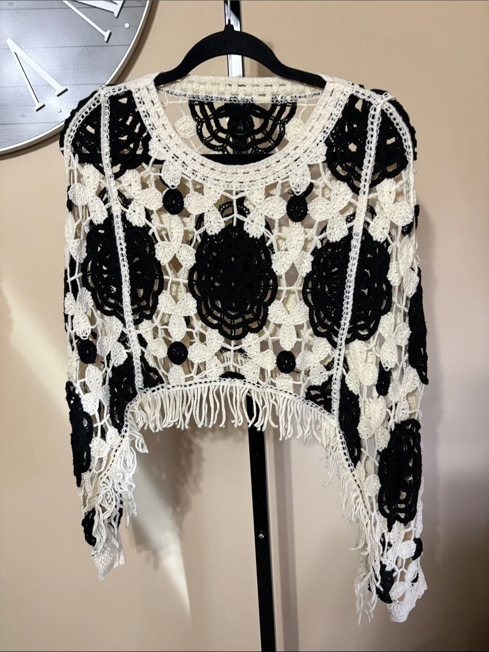 056 NWOT Boho Crochet Fringe Poncho sleeved - Cream and Black